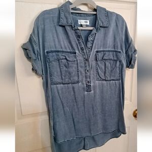 Vintage Old Navy Boyfriend Distressed Chambray Blue Button Up Medium Shirt